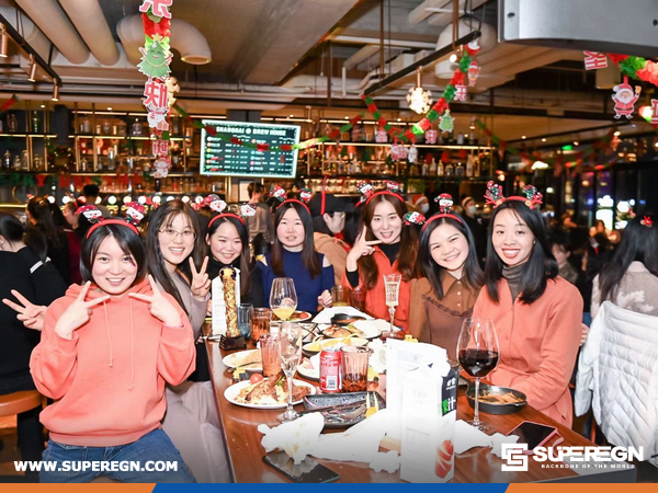 EONMAC GROUP: Throw A Big Christmas Party