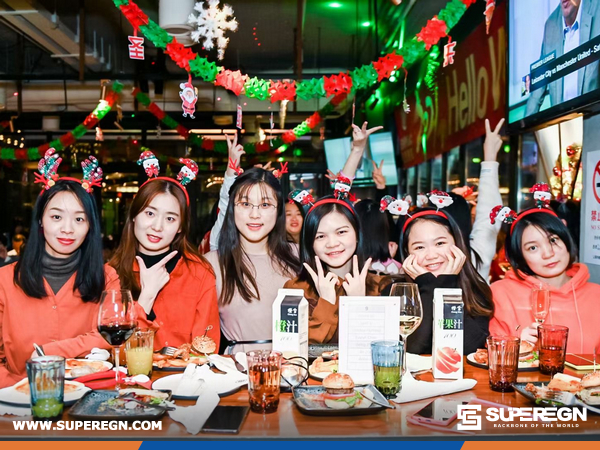 EONMAC GROUP: Throw A Big Christmas Party