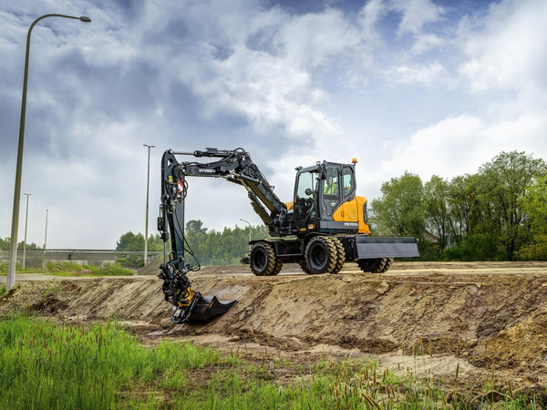 HD HYUNDAI Debuts Compact HW100A Wheeled Excavator for Urban Jobs