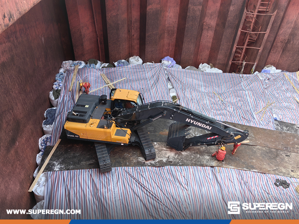 Algeria -  1 Unit HYUNDAI R350LVS Crawler Excavator and Hammer