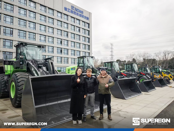 Kazakhstan Clients Visited XCMG Factory