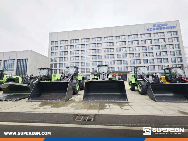 Kazakhstan Clients Visited XCMG Factory