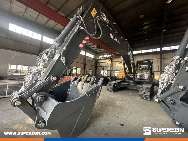 Algeria - 1 Unit HYUNDAI HX340HD Crawler Excavator