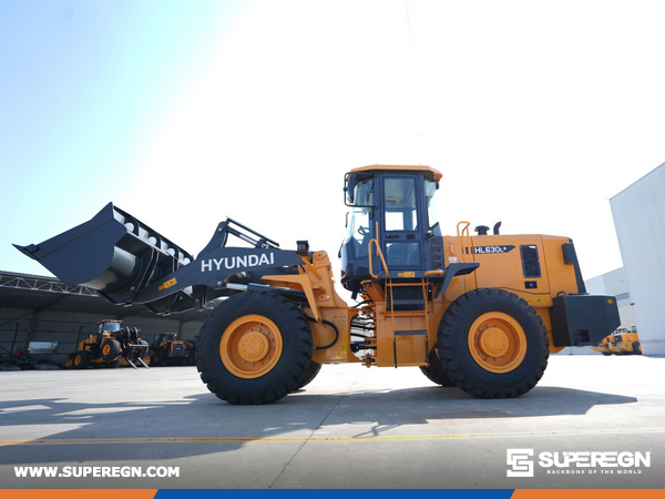 Russia - 1 Unit HYUNDAI HL630L Wheel Loader