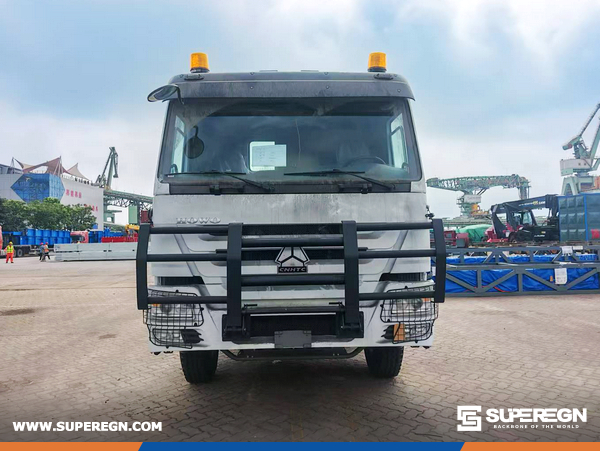 Guinea - 1 Unit SINOTRUK HOWO Tractor